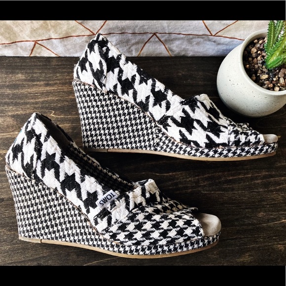 Toms Shoes - TOMS • Wedges • Size 8